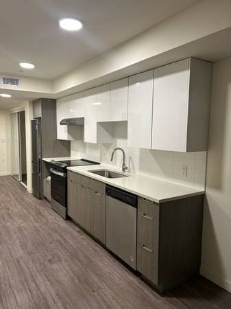 Building Photo - 2619 Hastings St E