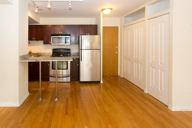 Foto del edificio - 4180 N Marine Dr
