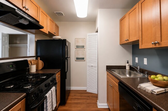 Building Photo - Parke Laurel Apartment Homes