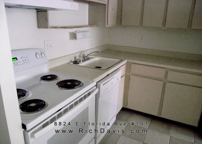 Foto del edificio - Great location off Leetsdale/Parker and Florida with lots of amenities such as AC, pool, hot tub,...