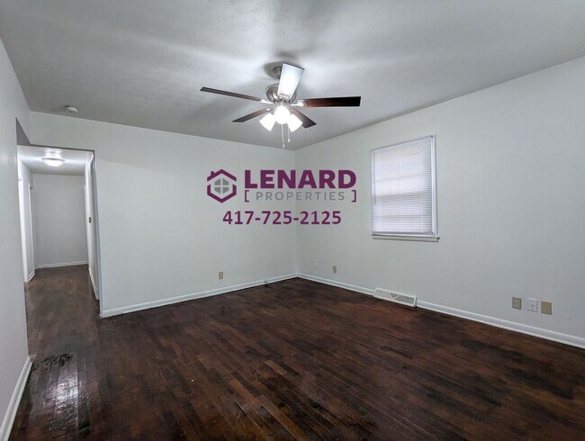 Building Photo - Spacious 3 Bedroom Home!