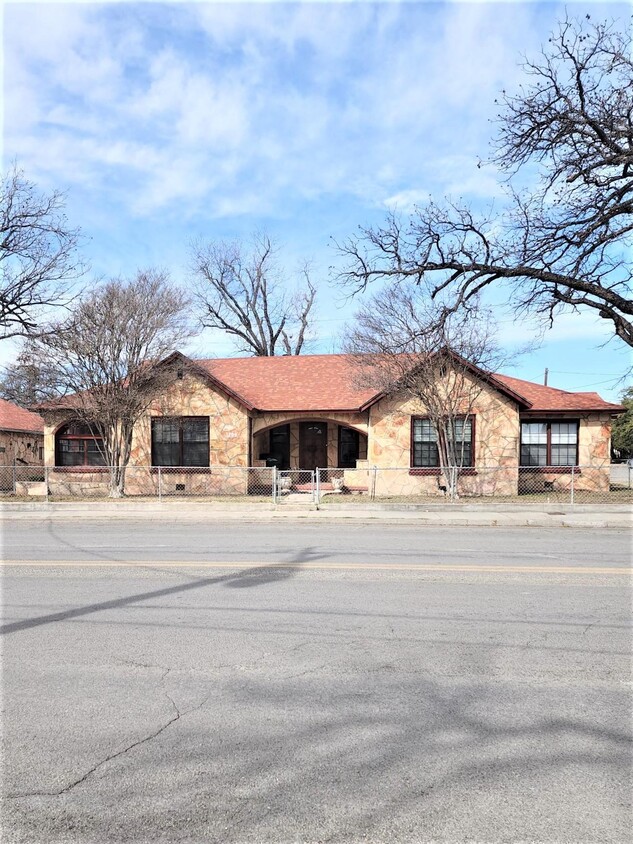 1209 W Garza St, Del Rio, TX 78840 House Rental in Del Rio, TX