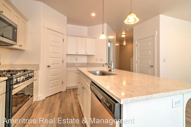 Building Photo - 4 br, 2.5 bath House - 4071 W. 1650 N.
