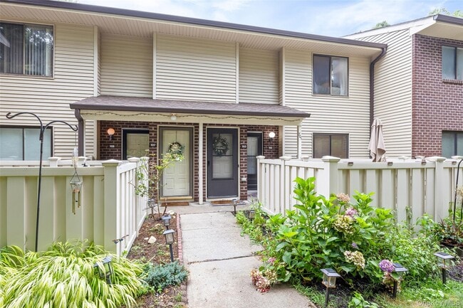 Building Photo - 703 Hilltop Ct