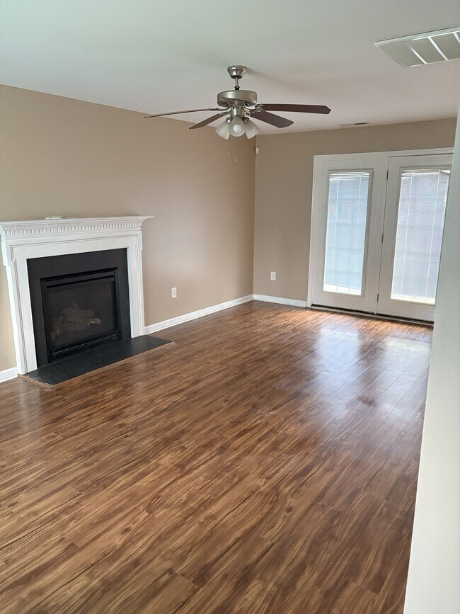 Building Photo - 420 Valley Oak Dr