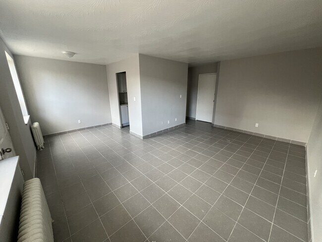 Photo du bâtiment - 325 Melvin Ave