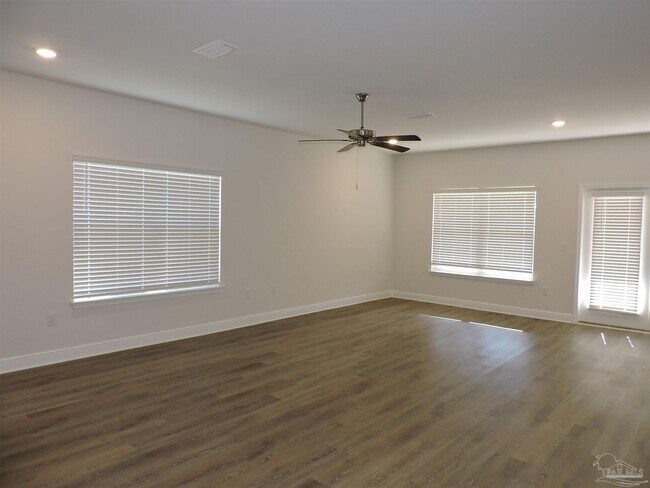 Foto del edificio - 7838 Burnside Lp