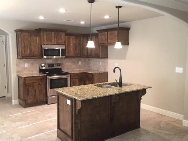 Building Photo - 2905 SW Tanglewood Ave