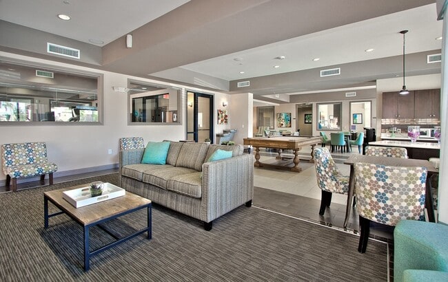 Building Photo - Boulder Pointe