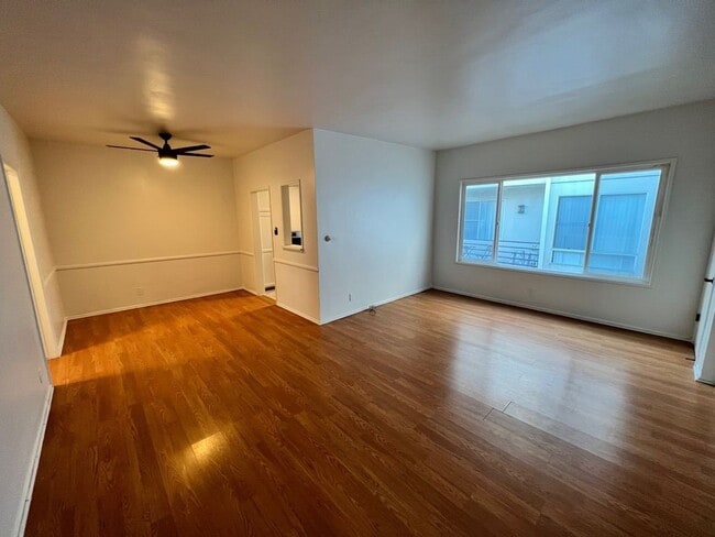 Foto del edificio - 1130 S Clark Dr
