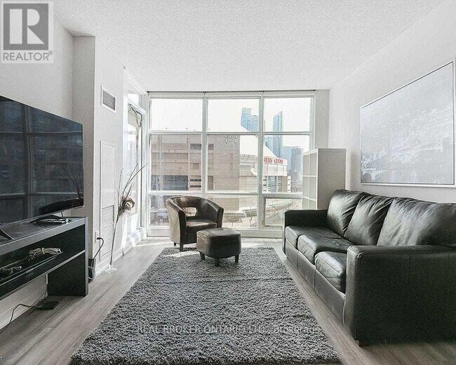 Building Photo - 1512-10-910 Navy Wharf Ct