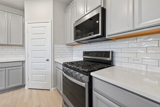 Building Photo - 2035 Myrtle Oak Ct