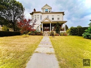 Building Photo - Bancker Pl