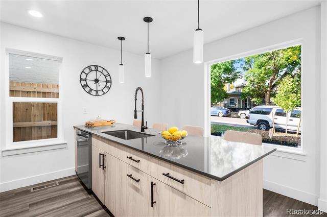 Foto del edificio - 1574 Gilpin St