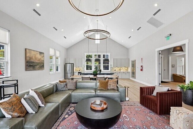Foto del edificio - HARMON West Meade by Crescent Communities