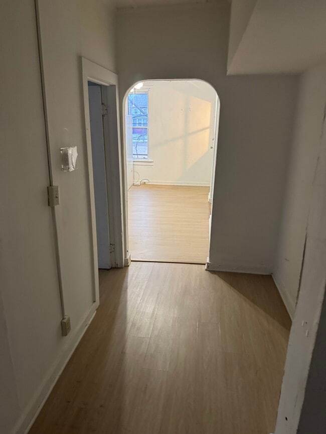 Building Photo - 162c