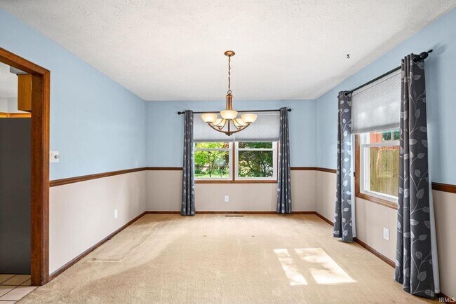 Foto del edificio - 4 BR HOME IN BAR BARRY HEIGHTS