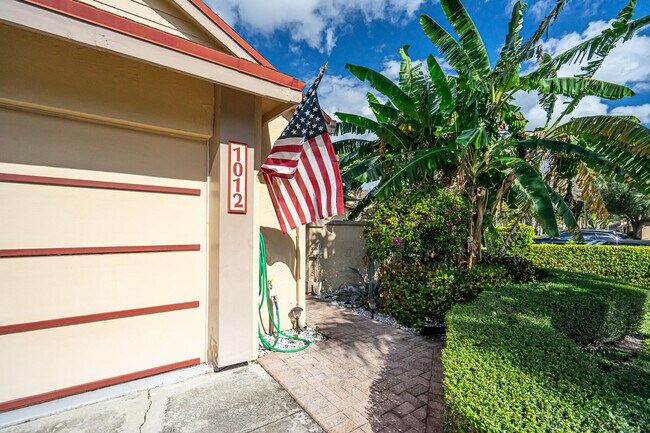 Building Photo - 1012 Landings Blvd
