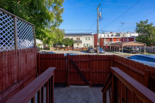 Foto del edificio - Beautifully Remodeled 5 Bed/1.5 Bath Townhouse-York City SD