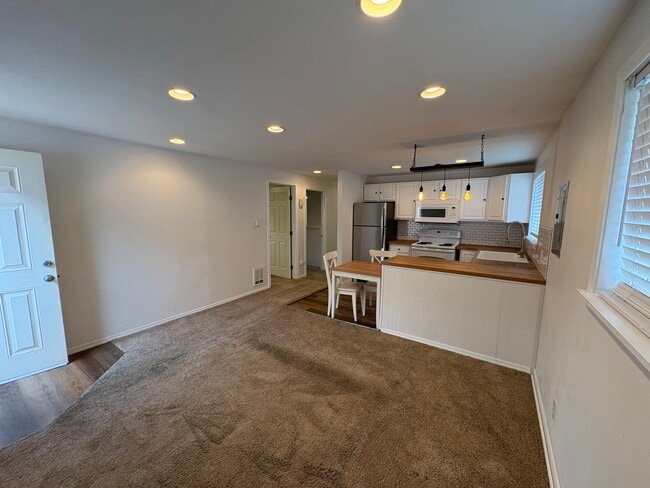 Living + Kitchen - 910 N Laventure Rd