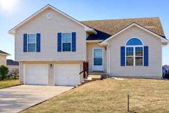 Building Photo - 2213 Larkspur