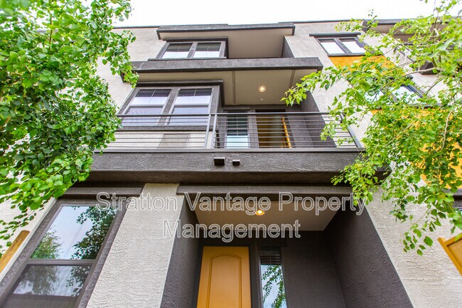 Building Photo - 2090 S Dorsey Ln