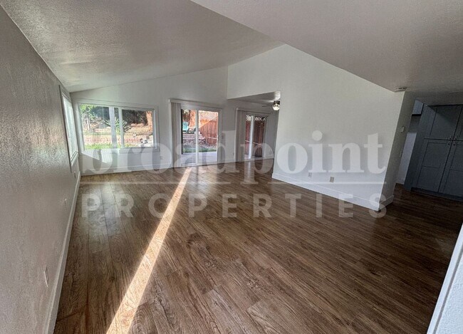 Foto del edificio - 522 Charlotte Dr