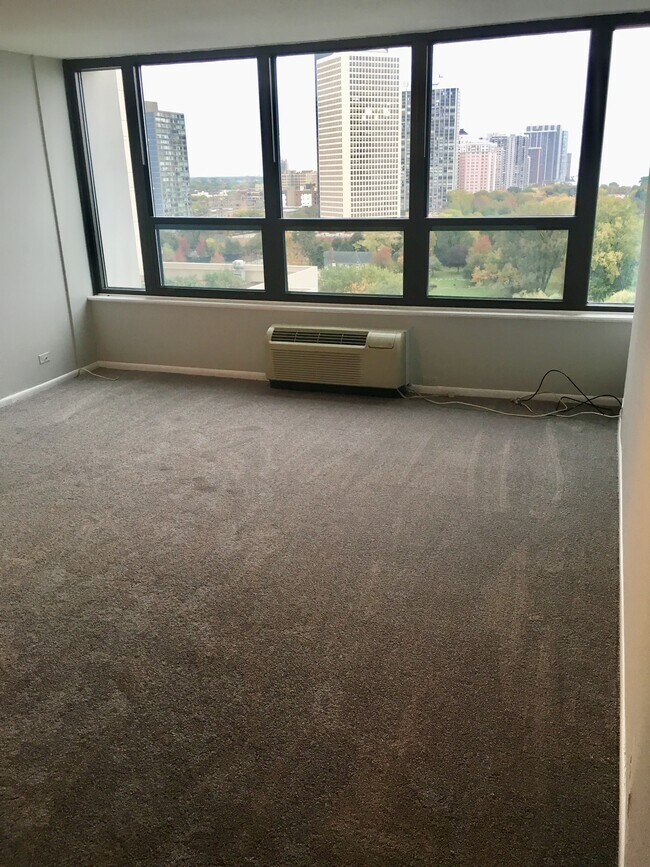 Foto del edificio - 5100 N Marine Dr