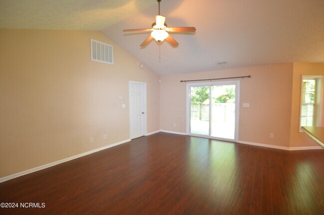 Building Photo - 102 Chinkapin Ct