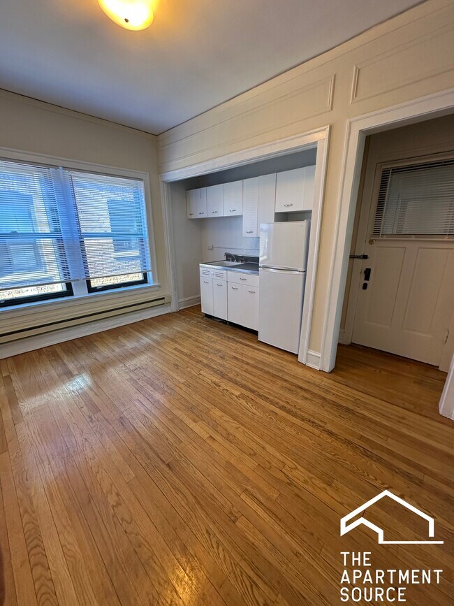 Building Photo - 1031 Dempster St