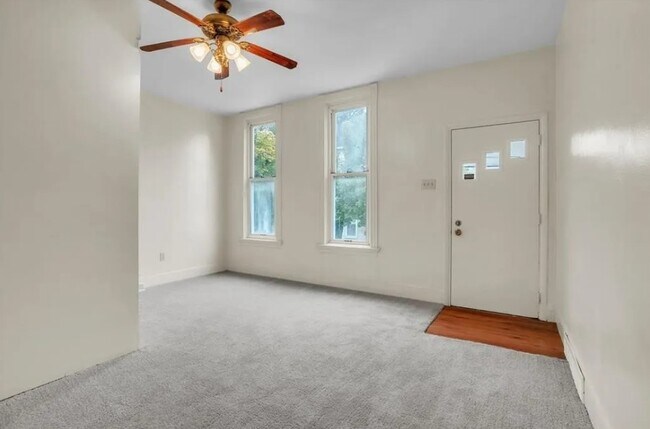 Foto del edificio - 3240 Rothpletz St