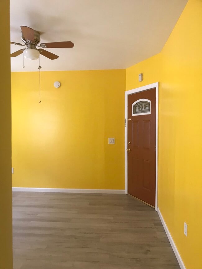 Living room - 360 Jackson St