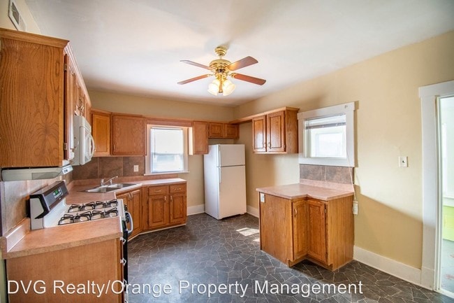 Building Photo - 3 br, 2 bath House - 2046 Vinton St.