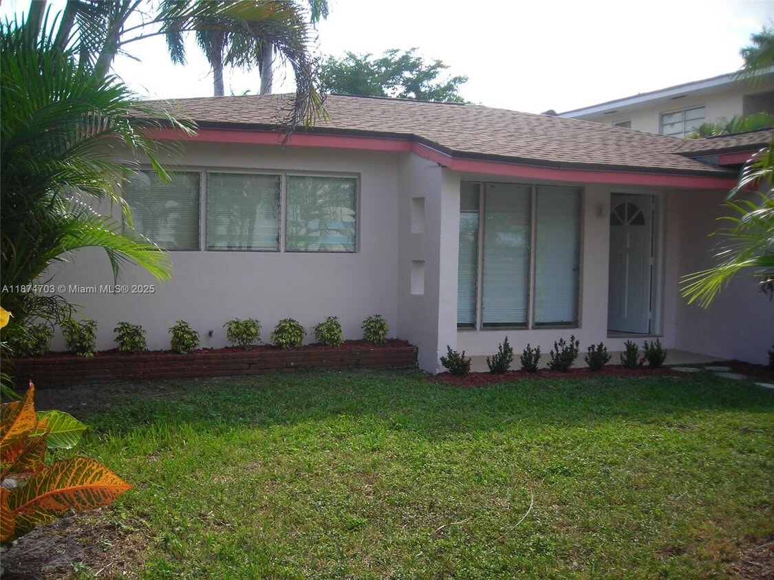 Primary Photo - 1428 Hayes St