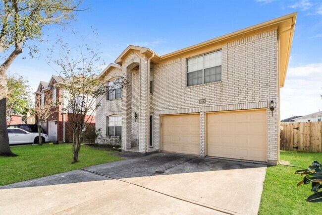 Building Photo - 4342 Lakewood Dr