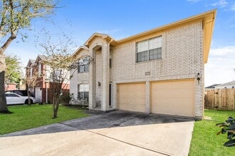 Building Photo - 4342 Lakewood Dr