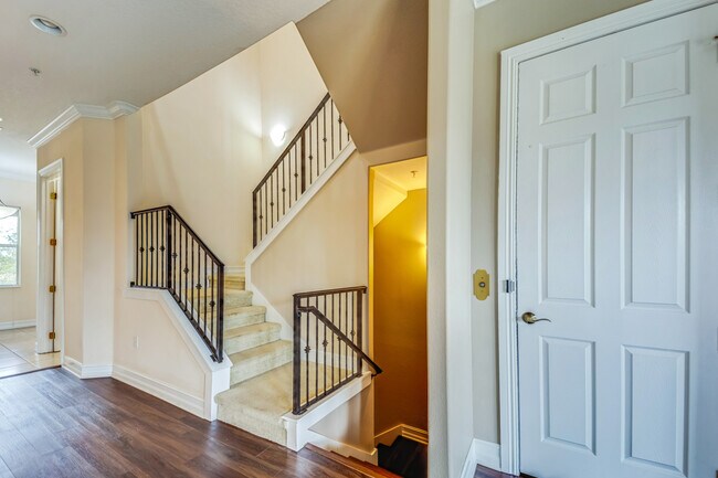 Foto del edificio - 1408 3rd St Cir E