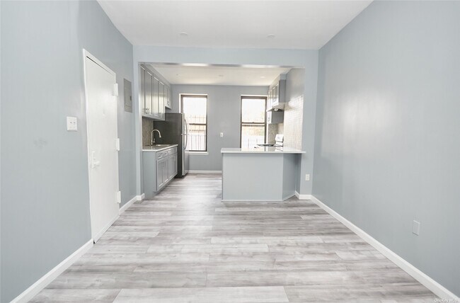 Building Photo - 419 Throop Ave