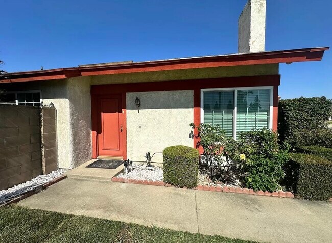 Building Photo - 9600 Deerbrook St