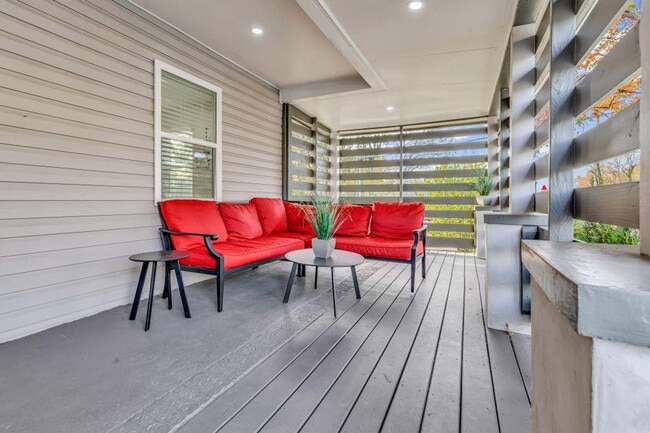 Building Photo - 1000 Parkwood Ave