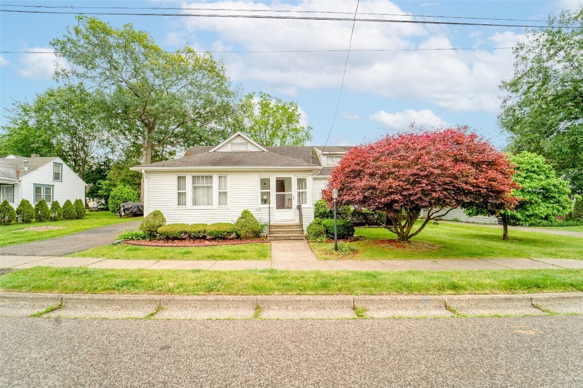 Foto principal - 128 Hawthorne St
