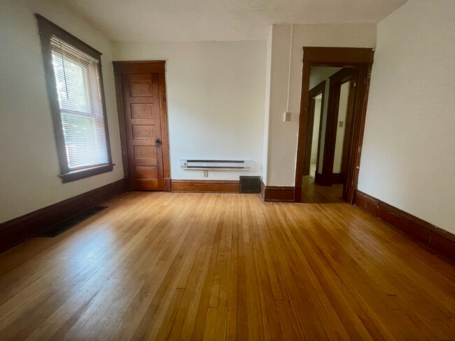 Foto del edificio - 1036 Edmund Ave W