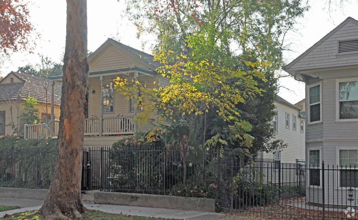 Building Photo - 324 T St