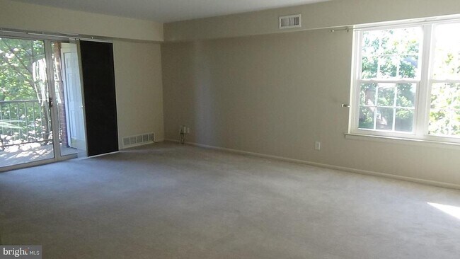 Building Photo - 103 Drummers Ln