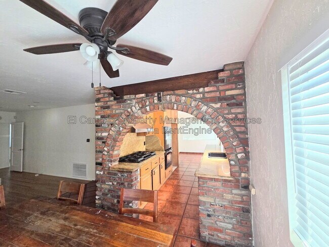 Foto del edificio - 4137 Layman Ave