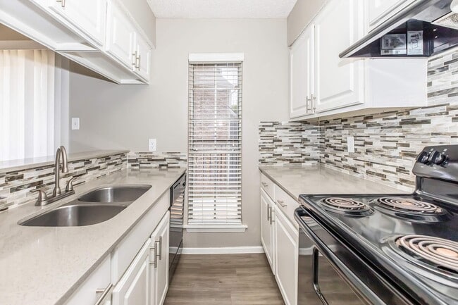 Building Photo - Diamond Loch Apartment Homes