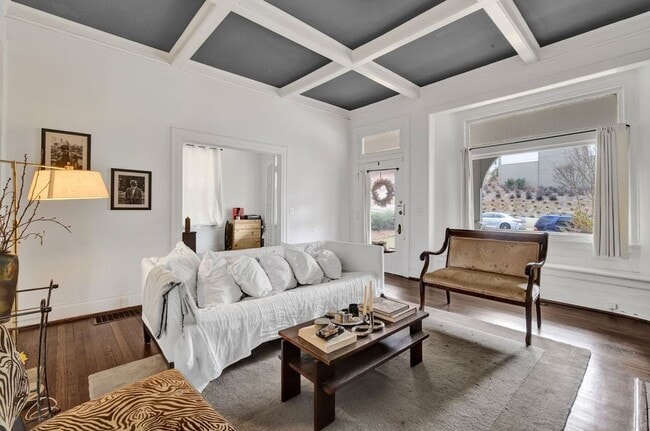 Building Photo - 2134 16th Ave S