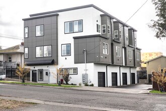 Foto principal - The Two-Ten Townhomes
