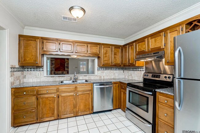 Building Photo - 9821 Siegen Ln