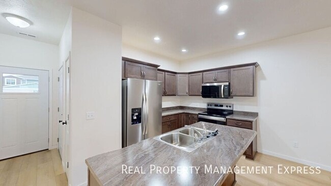 Foto del edificio - Beautiful 2-Bedroom Townhome